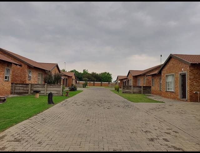 2 BEDROOM TOWNHOUSE FOR SALE IN RIVERSDALE